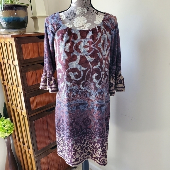 dressbarn Dresses & Skirts - Pretty patterned knit bell sleeve dress Sz. 10